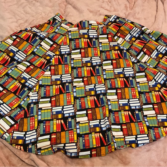 Eva Rose size large book print full skirt. - Picture 3 of 3